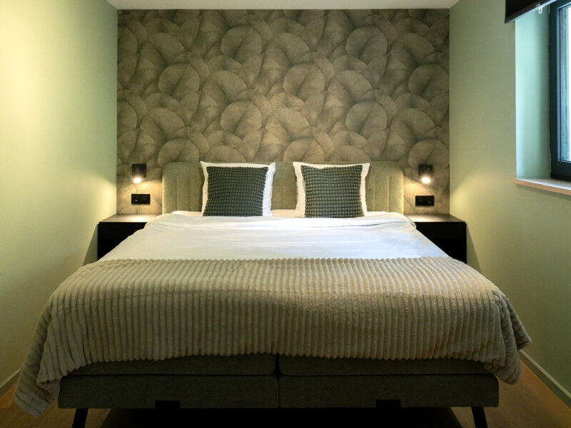 Luxe boxspring bed (210cm)